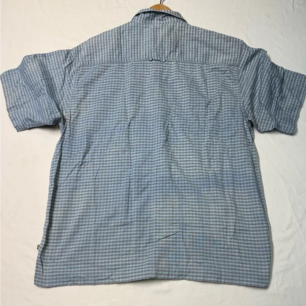 The north face A5 Mens plaid button down shirt not size tag is big like XL